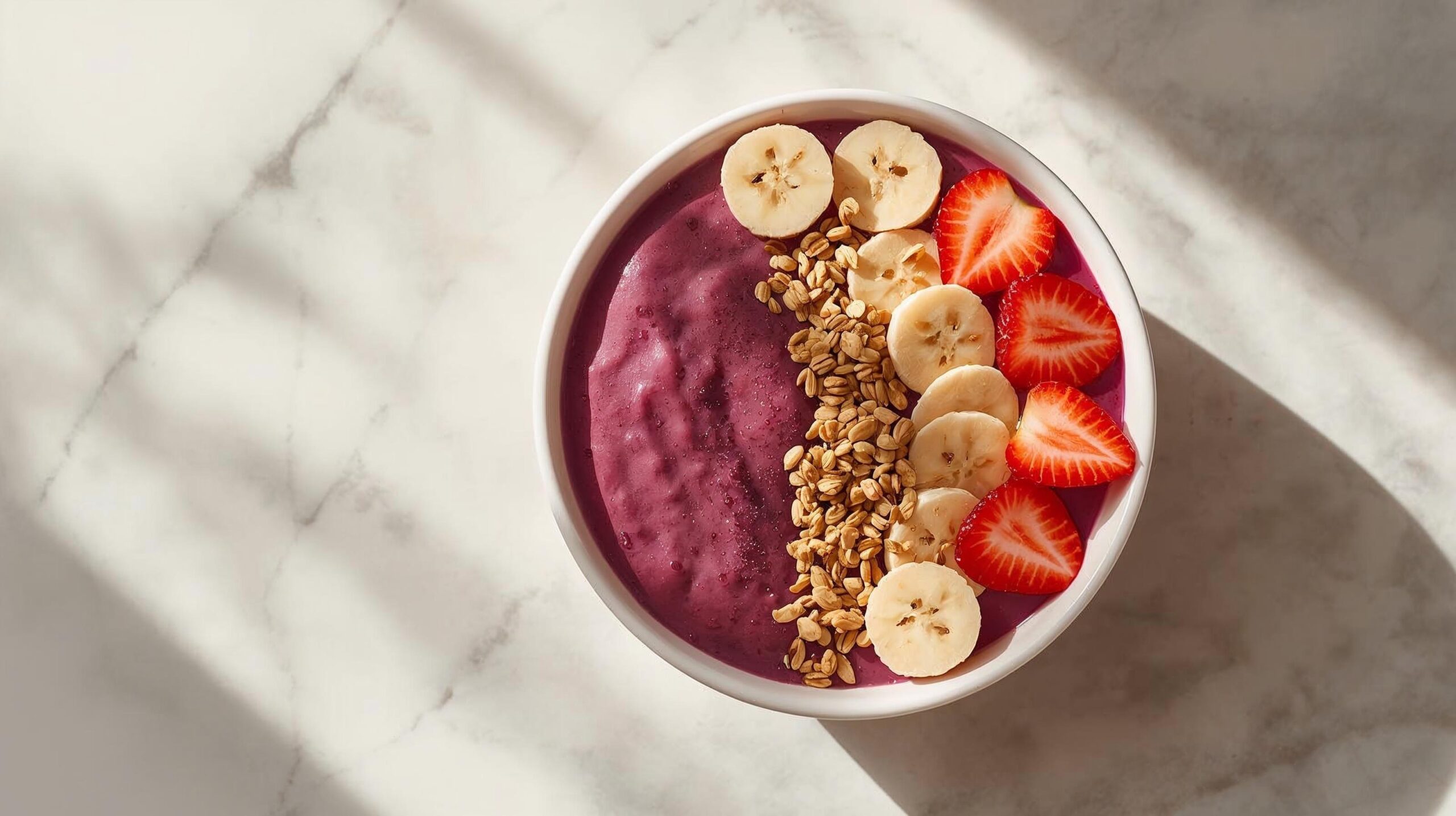 Açaí em tigela — fruta amazônica, intensa e nutritiva